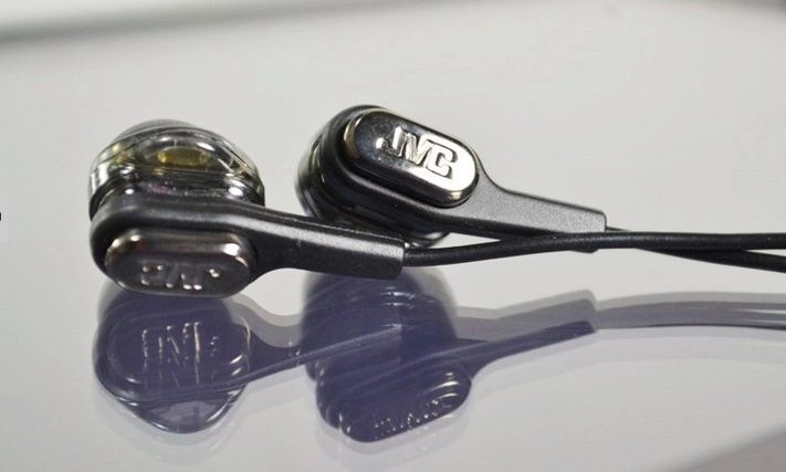 Продавам супер модерни двуканални слушалки Vcitor FXT90