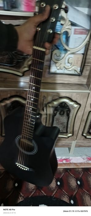 Akustik  gitara ideal holatda