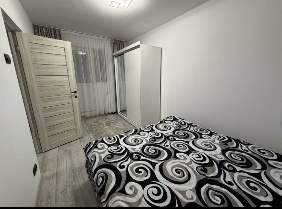 Închiriez apartament 2 camere baie bucătărie balcon et. 4