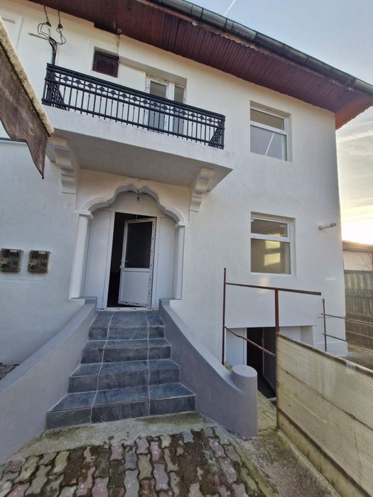Casa zona centru Pucioasa de vanzare .Ocazie !!!