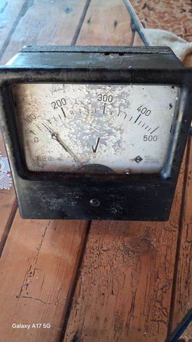 Ретро аналогов волтметър 0-500V, 15х15 см - за колекция или декор