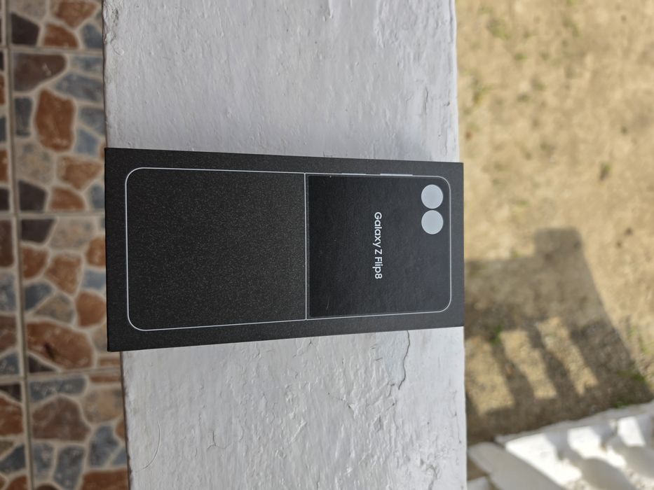 Samsung Z Flip 8 Sigilat culoare Graphite , spațiu de stocare 256 Gb