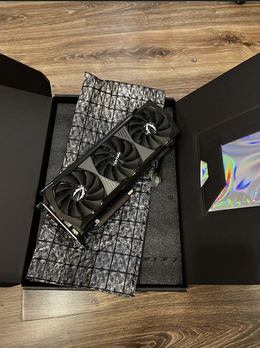 RTX 3080 ZOTAC GAMING AMP (Holoblack)