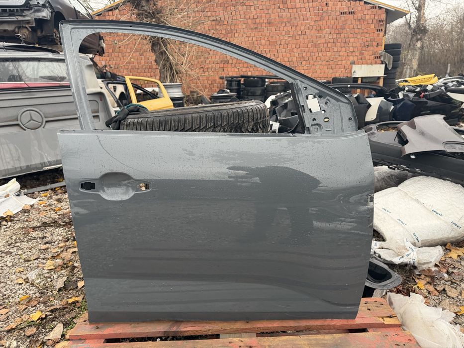 Врата Dacia Sandero