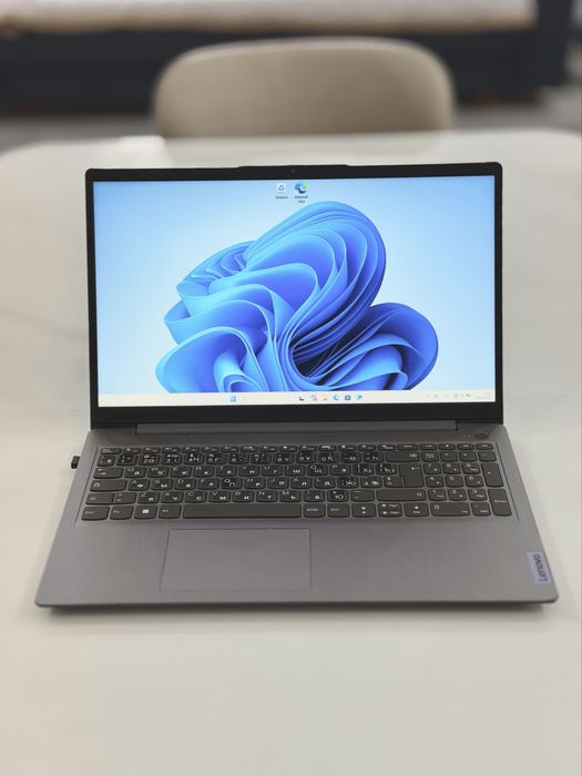 Продам ноутбук новой модели в полном комплекте