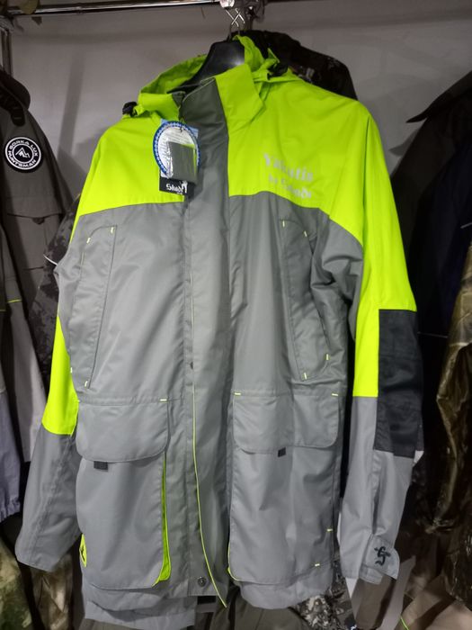 Дождеви . Плащи и костюмы.