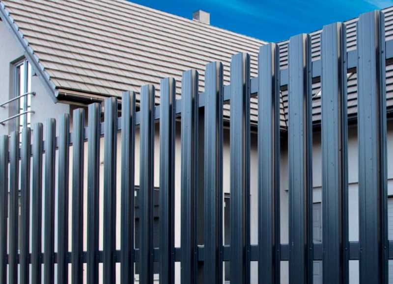 забор штакетник металлический