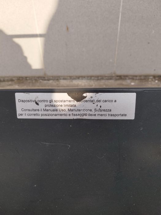 Преградна решетка за товарен лек автомобил