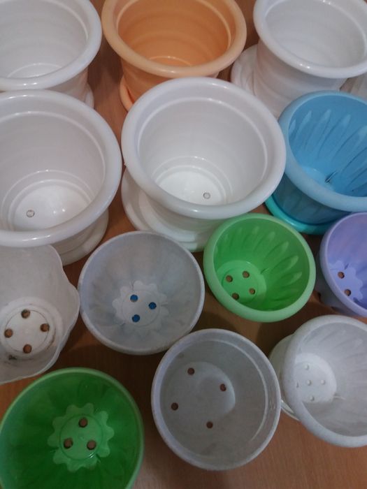 Продаю горшки для цветов.