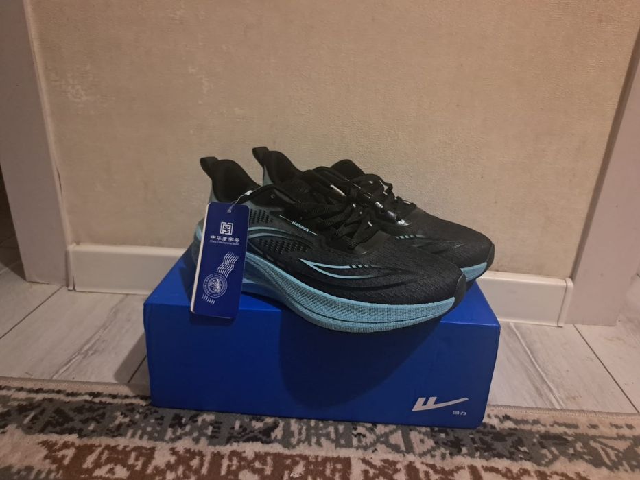 Кроссовки, размер 43.