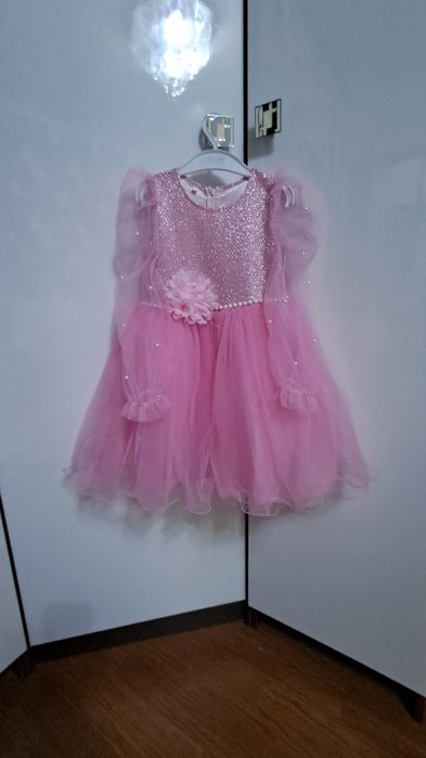 Платья для девочек 108-110размер 3-4года