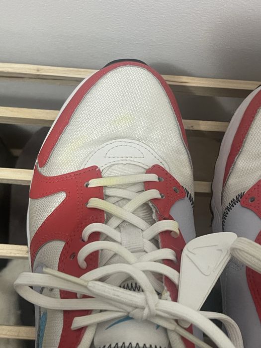 Adidași Nike albi cu model roșu și albastru