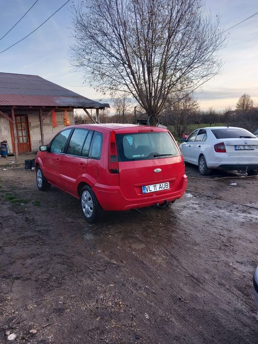 Vând Ford Fusion