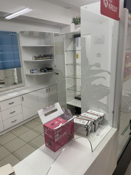 Витрина для аптеки