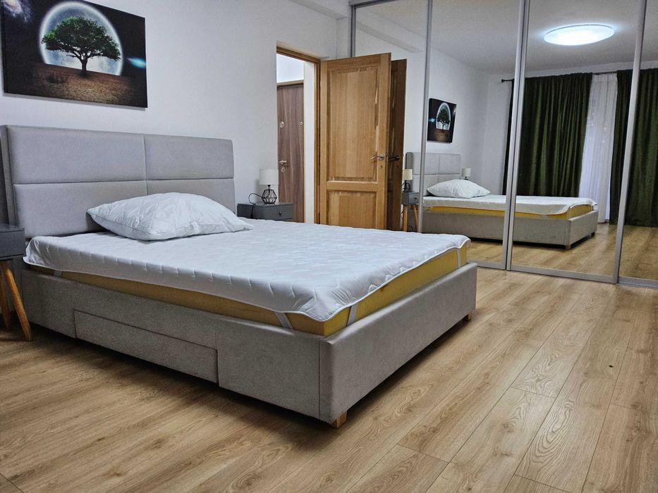 Zona VIVO - Închiriez Apartament de lux cu Terasa: 2 camere