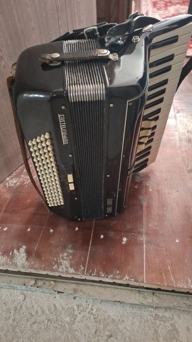Acordeon 80 basi!