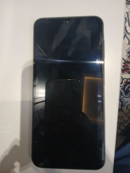 Samsung a17  halati yaxwi