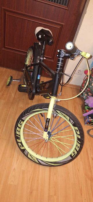 Bicicleta copii ca noua cu roti ajutatoare action one