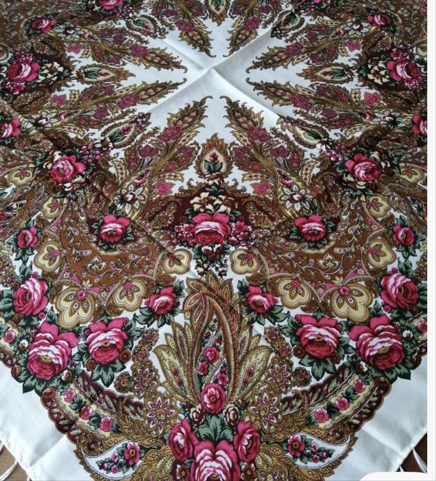 Batic din lânǎ rusesc in stil pavlovo posad