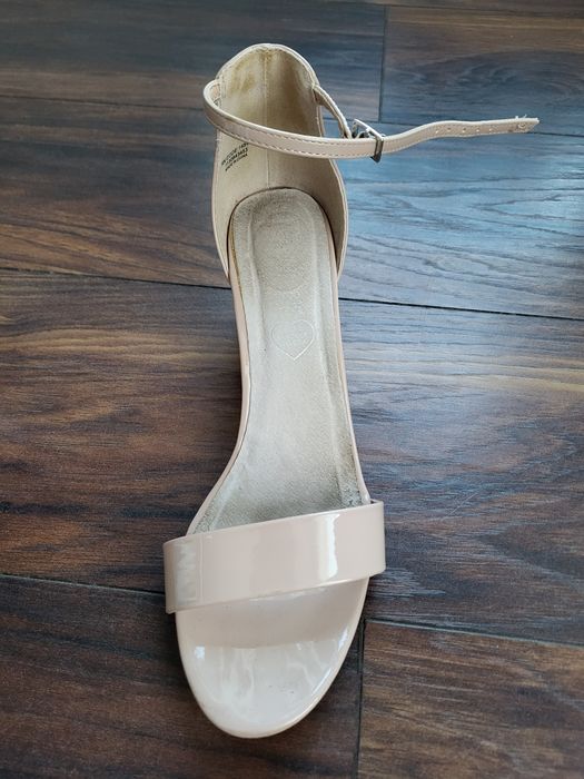 Sandale bej de damă Primark cu toc gros și baretă la gleznă, marimea 41