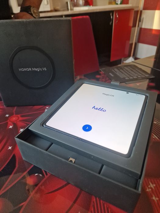 HONOR MAGIC V6 ,nou nout ,nefolosit!