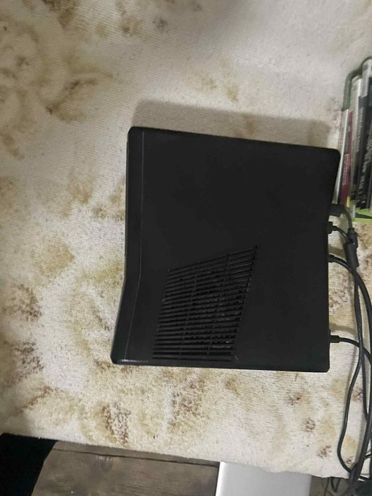 Xbox 360 în stare perfectă de funcționare + accesorii