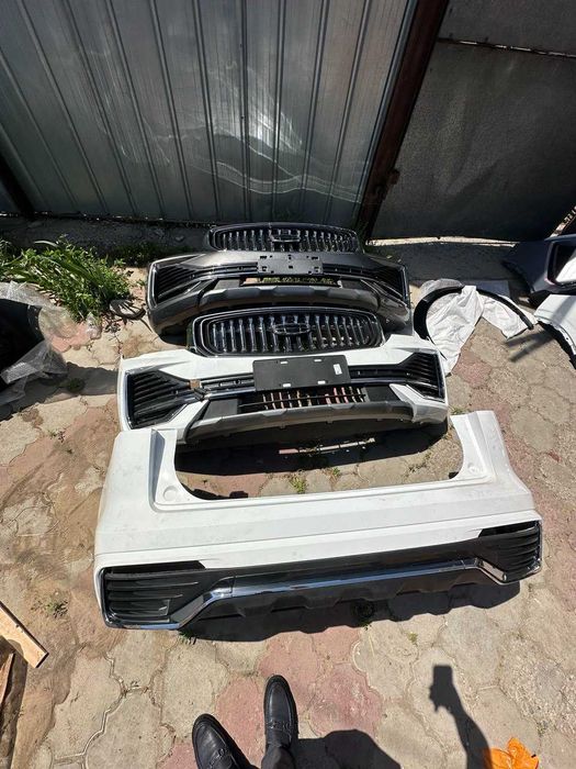 Geely Monjaro  Бампер в сборе