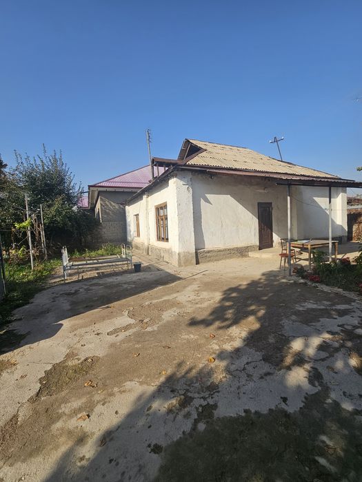 Бустонлиқ  тумани Озодбош махалласида 3 хона 5 сотихли уй сотилади.