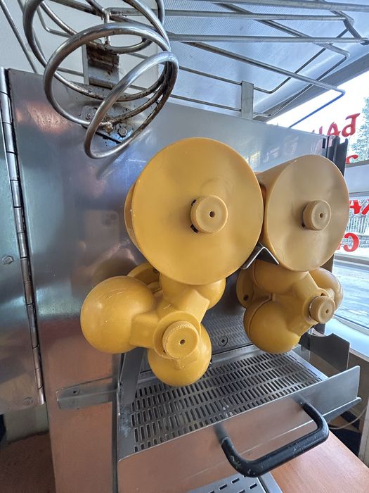 Професионална фреш машина FRUCOSOL