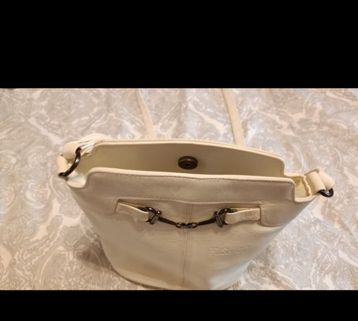 Geanta de umăr din piele de  culoarea crem