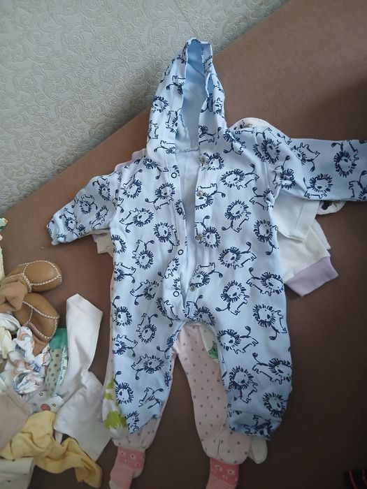 Продается пакет вещей на фото