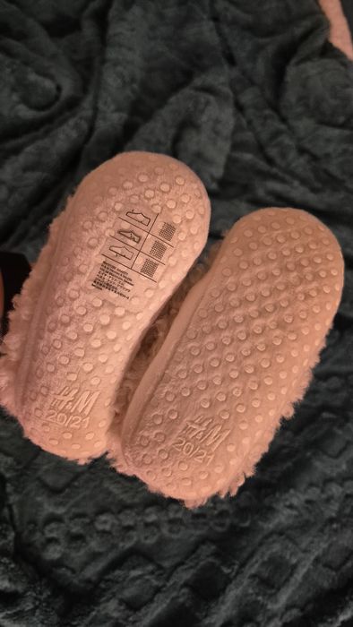 Papuci de casa pufoși pentru bebeluși