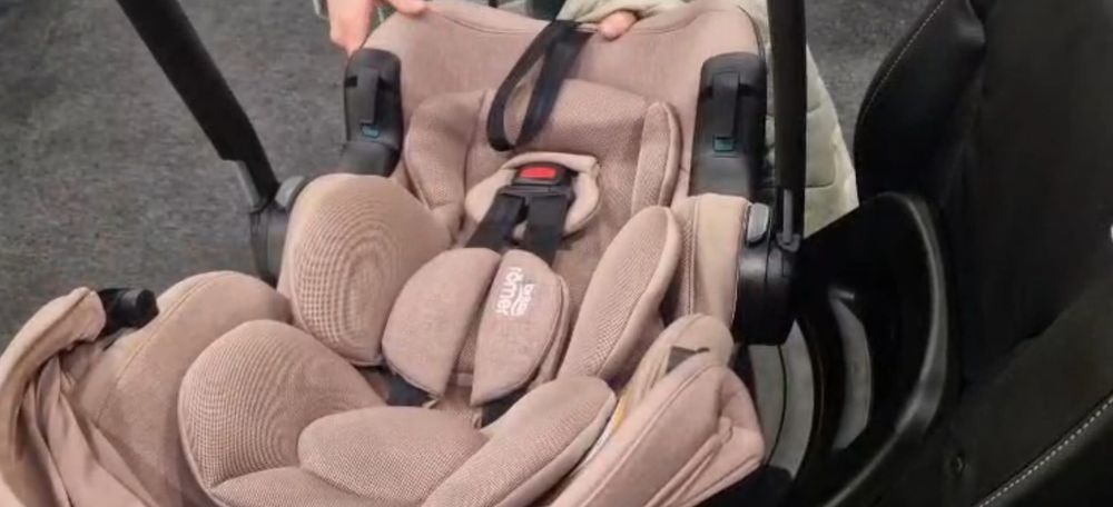 Scoica auto Britax Romer tip Baby- Safe Pro + bază ISOFIX VARIO BASE 5Z