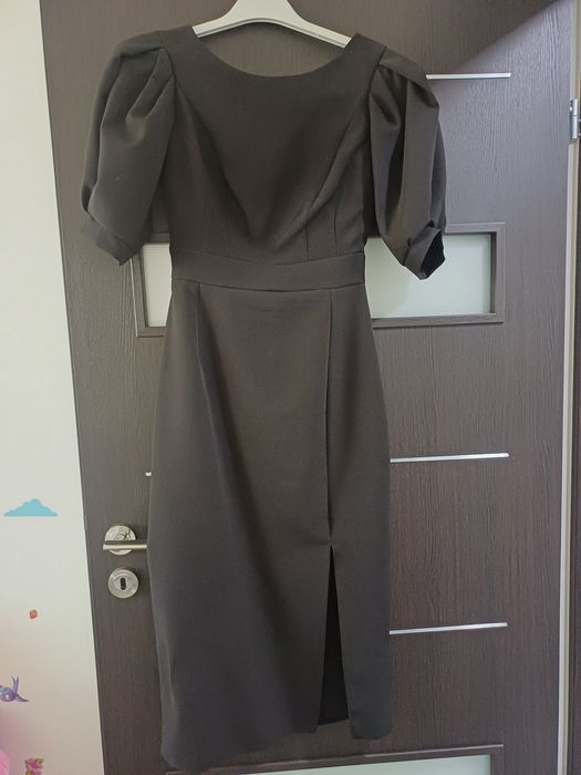 Rochie eleganta purtata cateva ore