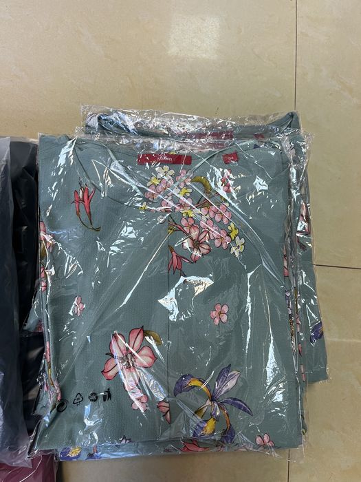 Дамска риза с цепки на ръкавите