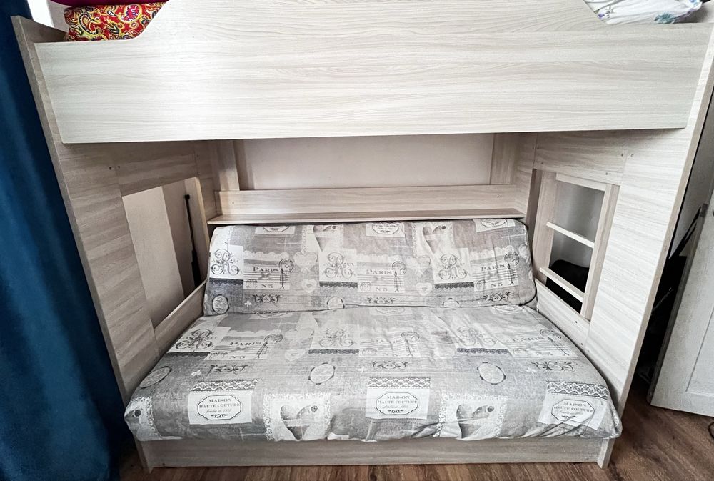 Продам двухяростный кровать