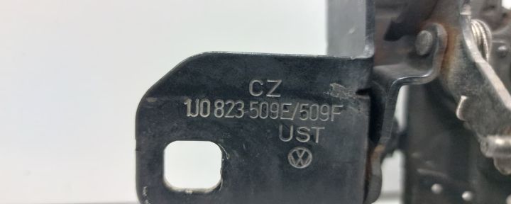 Broasca capota 1j0823509e Volkswagen VW Golf a 4-a generatie