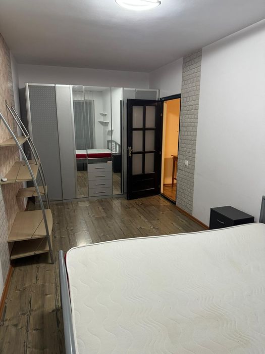Apartament de închiriat