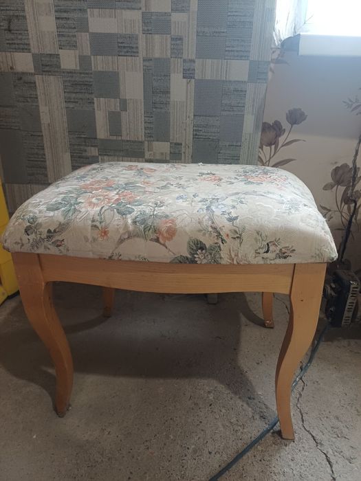 Продам тип комода и стульчик