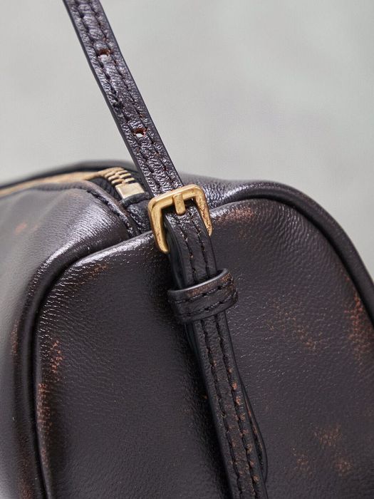 Чанта на марката миу миу