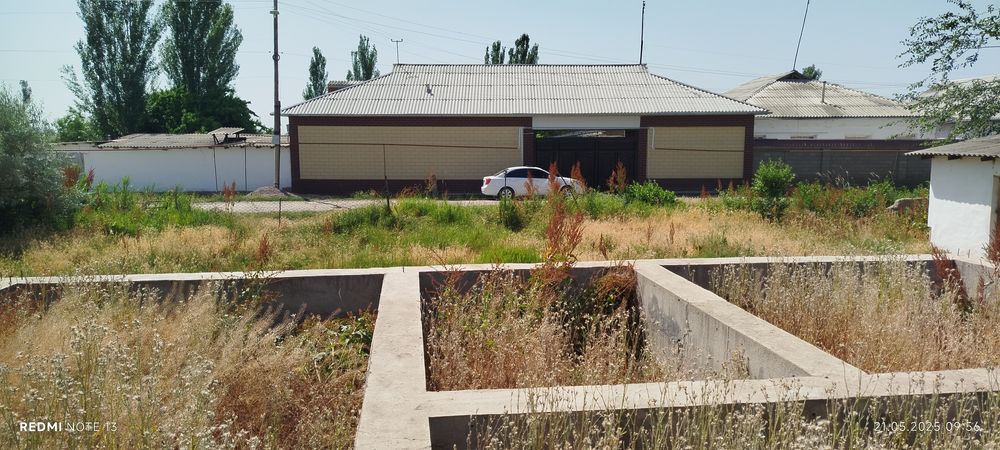 Uy sotiladi gaz svet suv xammasi bor