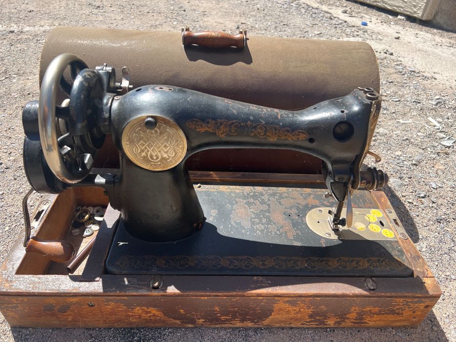 Продаётся швейная машинка ПМЗ (СССР, ручная)