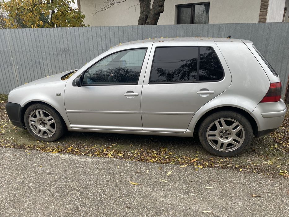 Vand golf 4 1.6 benzina