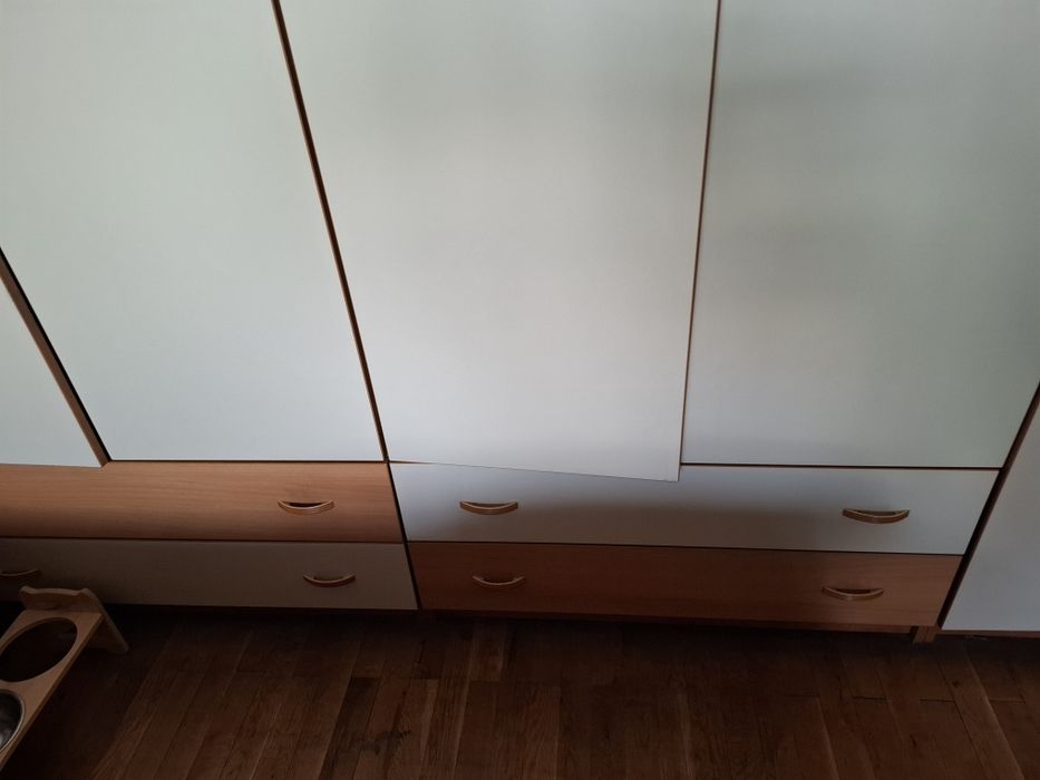 Шесткрилен гардероб