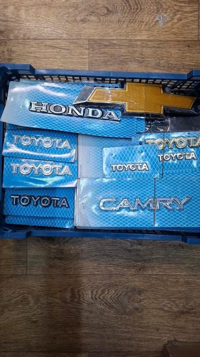 Значки Эмблемы на разные авто