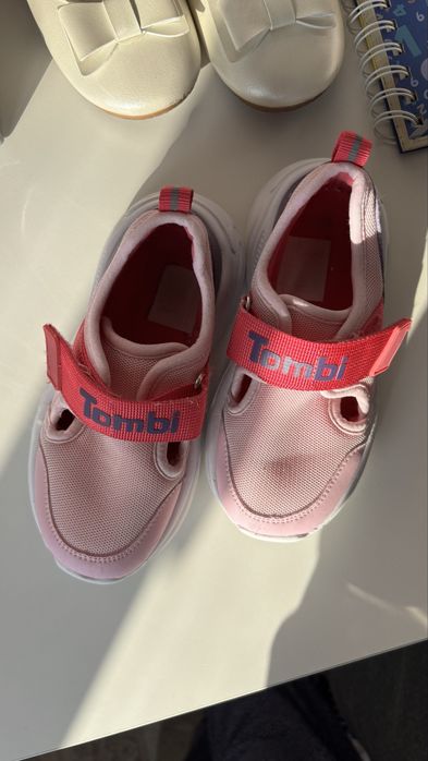 Кроссовки для девочек