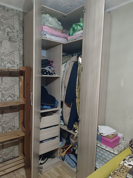 Продам угловой шкаф