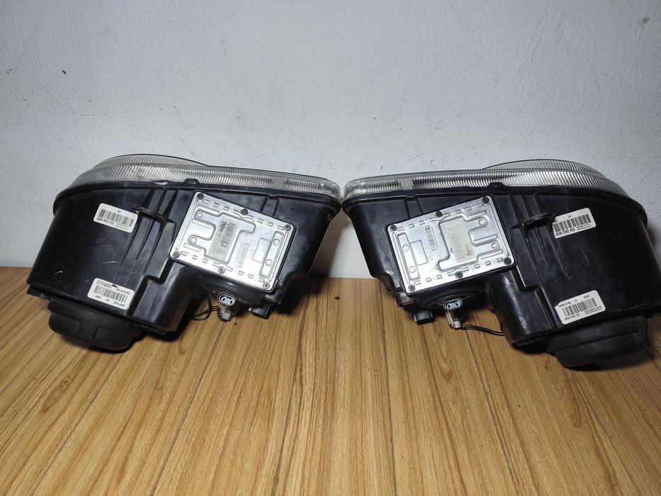 Фары 2шт XENON Оригинал Chrysler 300C 04-11г Крайслер 300С передние