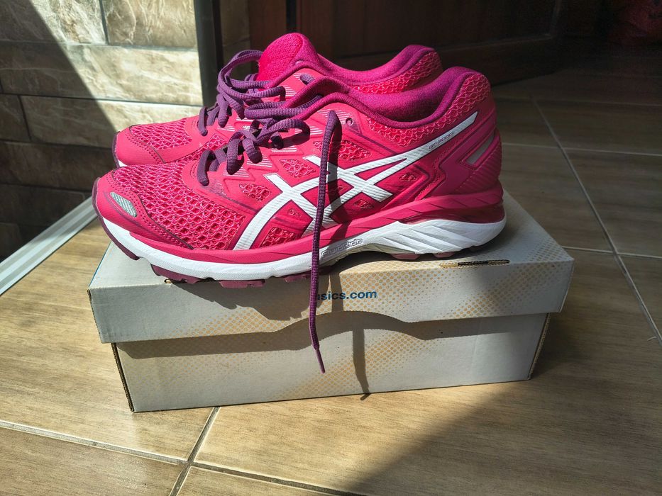 Маратонки ASICS