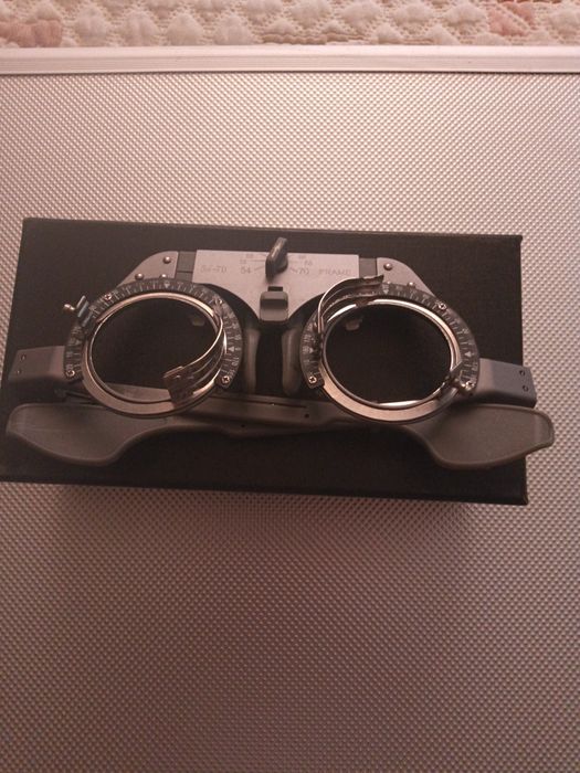 Оптометрисеский чемодан для проверки зрения